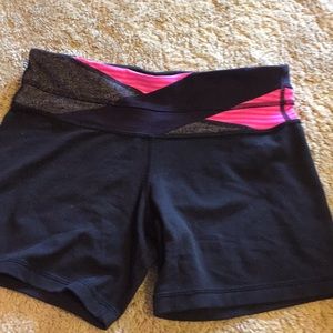 Lululemon sz 6 shorts